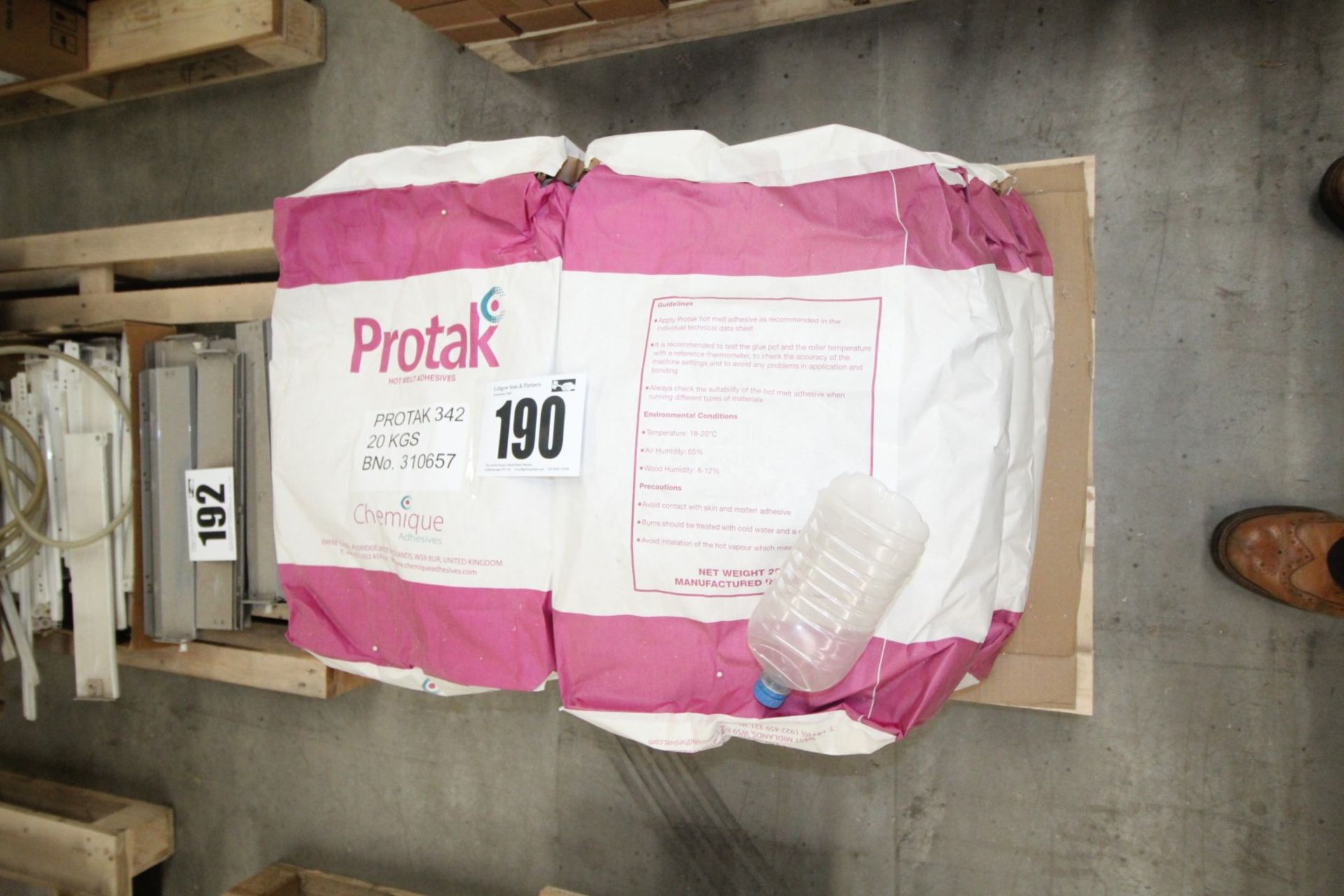 PALLET & CONTENTS OF 6x 20KG BAGS OF PROTAK GLUE