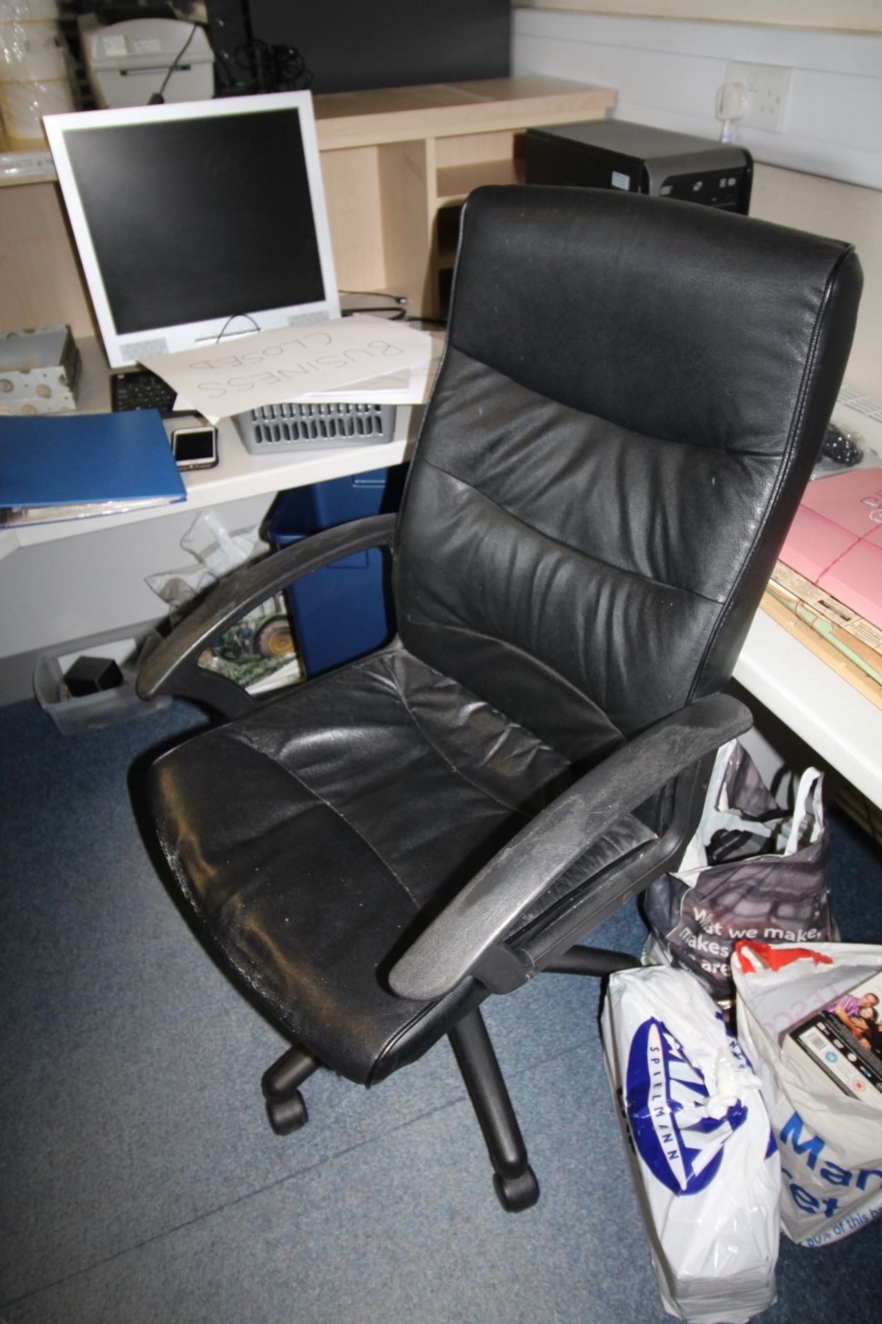 7 SWIVEL CHAIRS INC. 2 BLACK HIGHBACK, 3 GREEN TYPISTS, 1 BLUE HIGHBACK & 1 RED HIGHBACK - Image 2 of 5