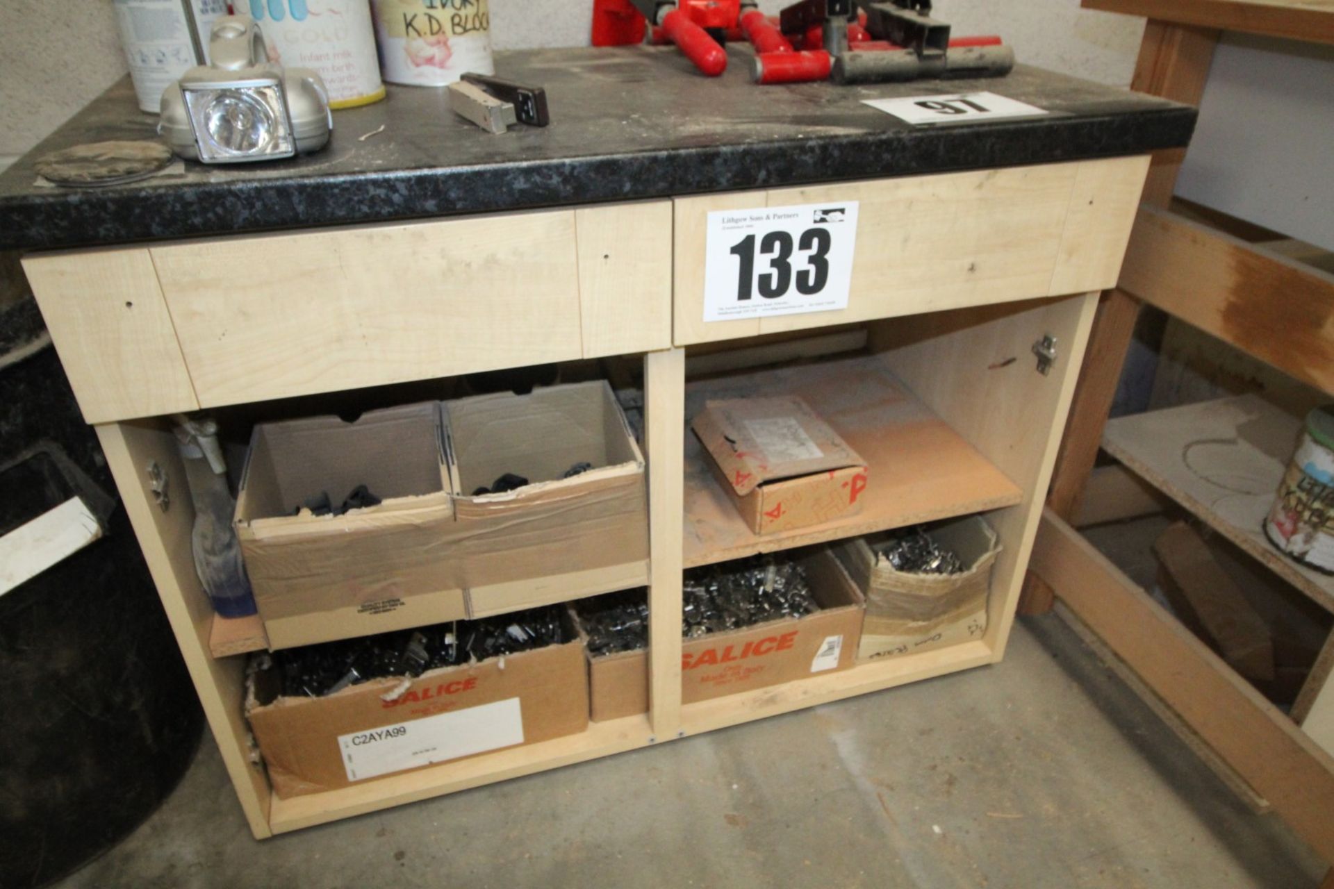 41INCH COUNTER & CONTENTS OF 4 PIGEON HOLES BELOW OF CABINET HINGES & LEG BRACKETS