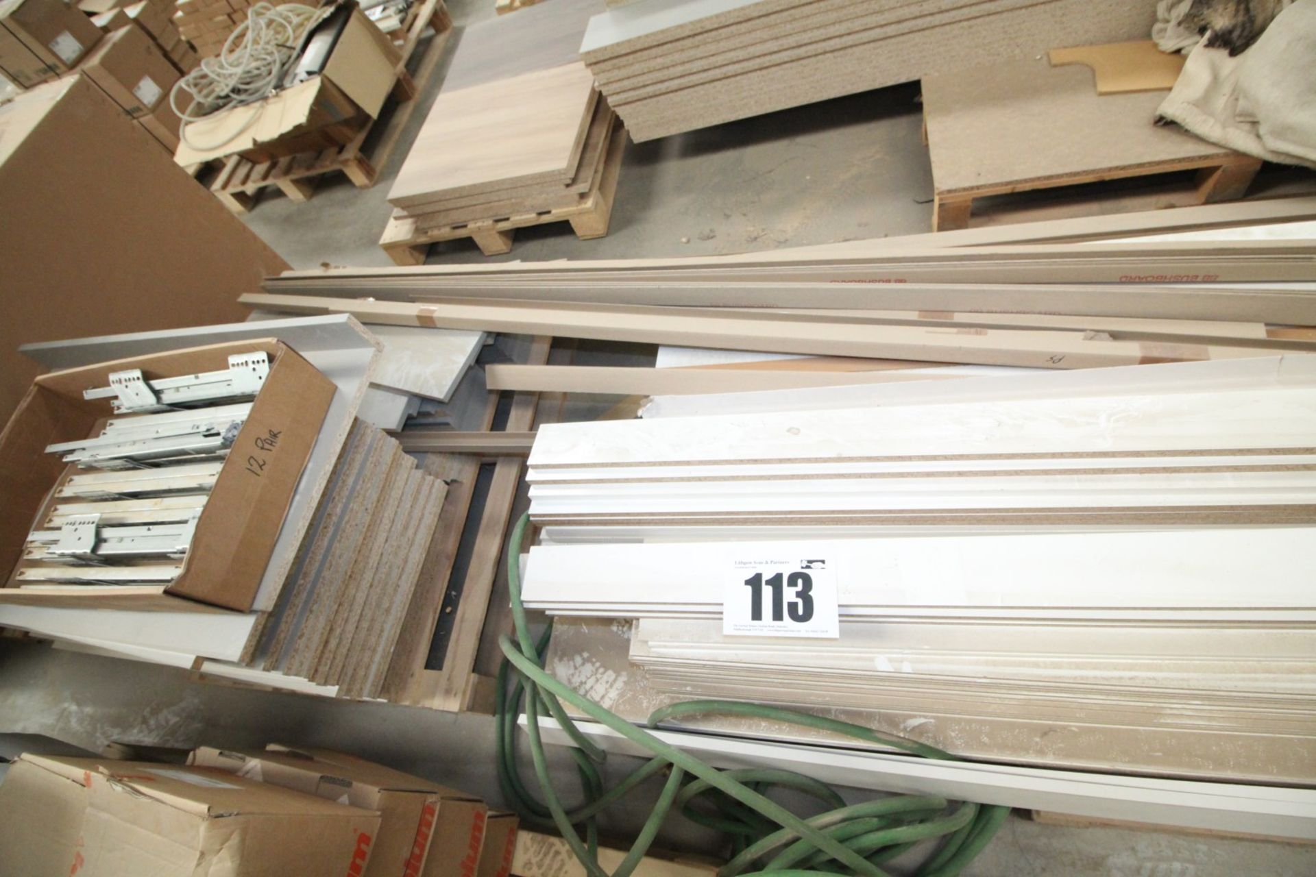 CONTENTS ON 2 PALLETS OF CHIPBOARD OFFCUTS INC. 8FT STRIP IN GREY SHELVES, SMALL BOX OF RUNNERS