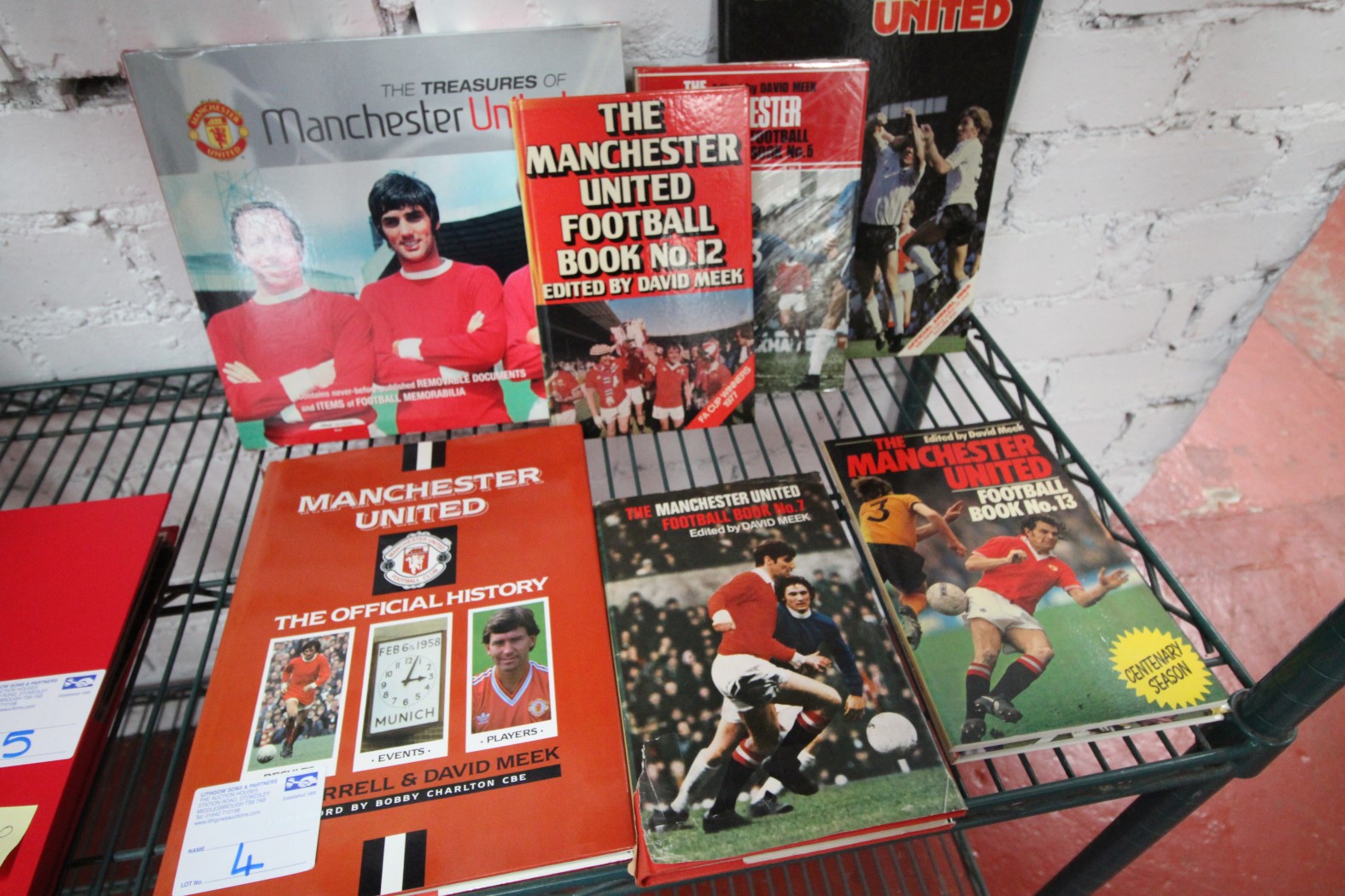 7x MANCHESTER UNITED BOOKS INCLUDING 'MAN UNITED BOOK NO. 12', 'MAN UNITED BOOK NO. 6', MAN UNITED