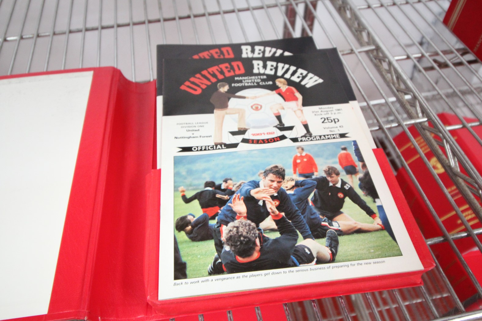 SINGLE RED MANCHESTER UNITED PROGRAM FOLDER, SEASON 1981 / 82, APPROXIMATELY 20x PLUS PROGRAMS - Image 2 of 2