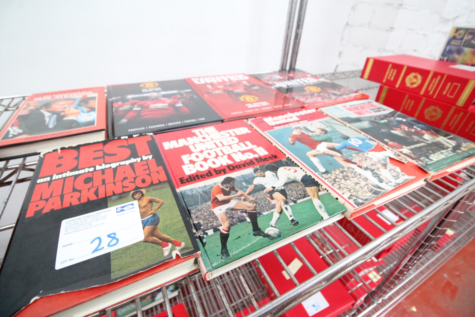 8x MANCHESTER UNITED HARDBACK BOOKS, INCLUDING 'UNITED TO WIN', 'OFFICIAL ANNUAL 2015', 'OFFICIAL