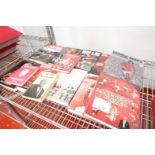 13x HARDBACK AND PAPERBACK BOOKS RELATED TO MANCHESTER UNITED INCLUDING GEORGE BEST SOCCER ANNUAL