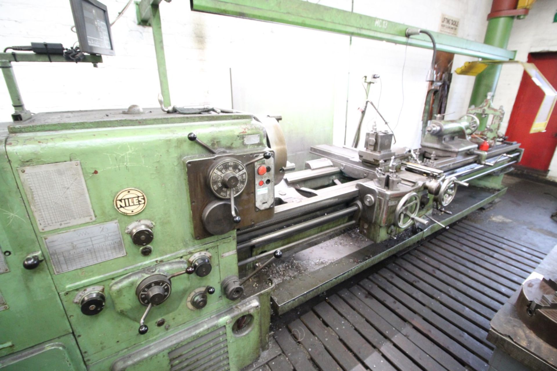 NILES MODEL 3150 FLAT BED CENTRE LATHE, BED LENGTH APPROX. 160INCH COMPLETE WITH 2 STEADYS, 1 YELLOW - Image 3 of 4