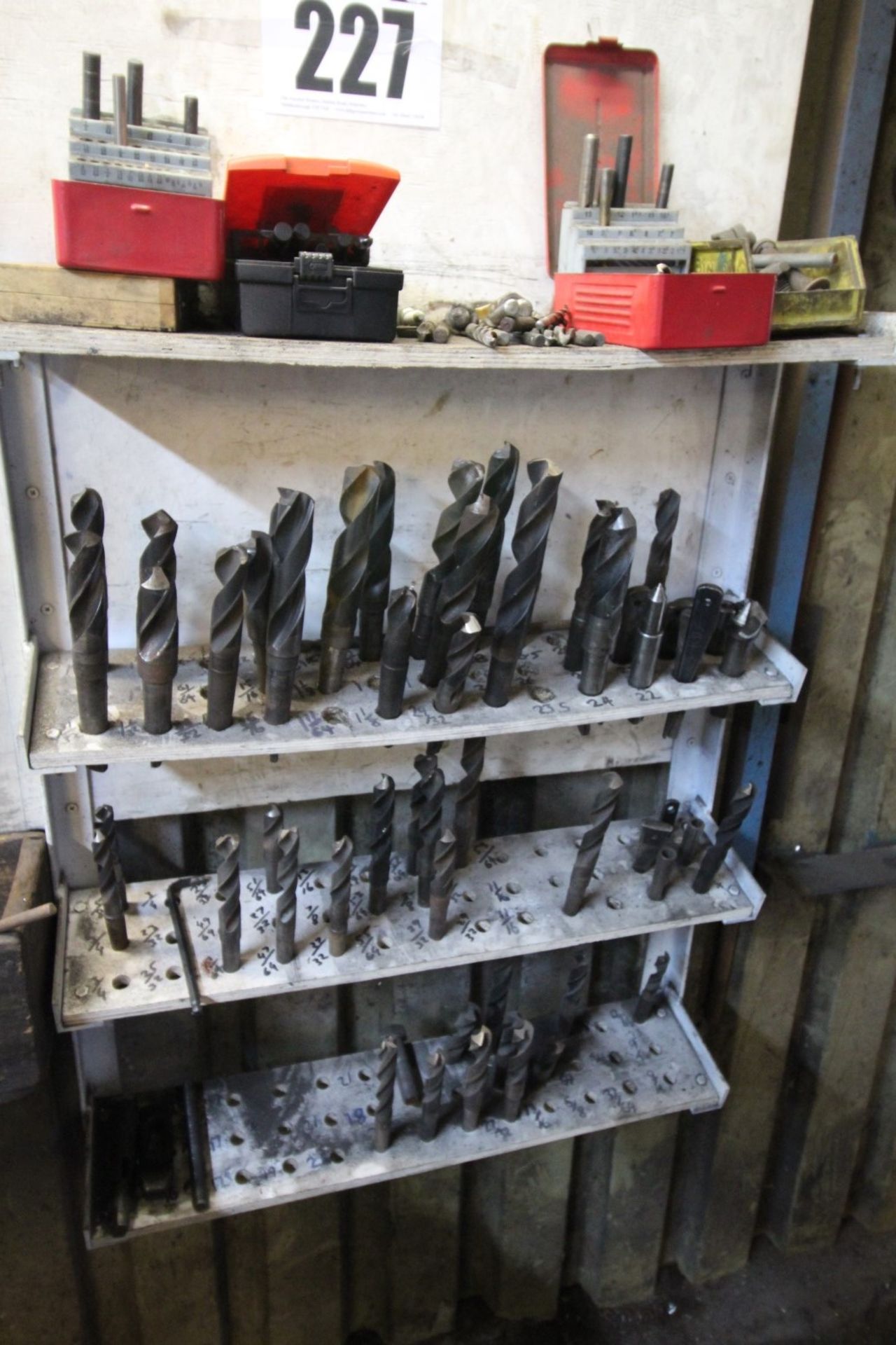 CONTENTS OF RACK OF TAPERSHANK DRILL BITS