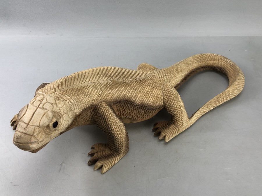 Wooden carved Iguana approx 48cm long - Image 2 of 6