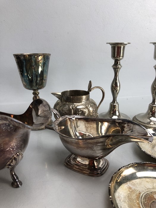 Collection of Silver plated items to include a pair of candlesticks, sauce boats, pin dishes etc... - Image 5 of 8