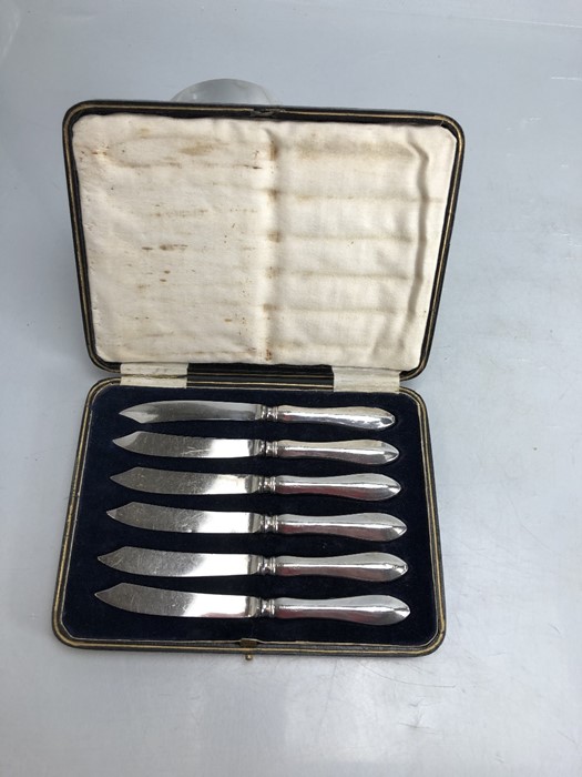 Set of six silver handled fish knives in presentation case - Image 4 of 5