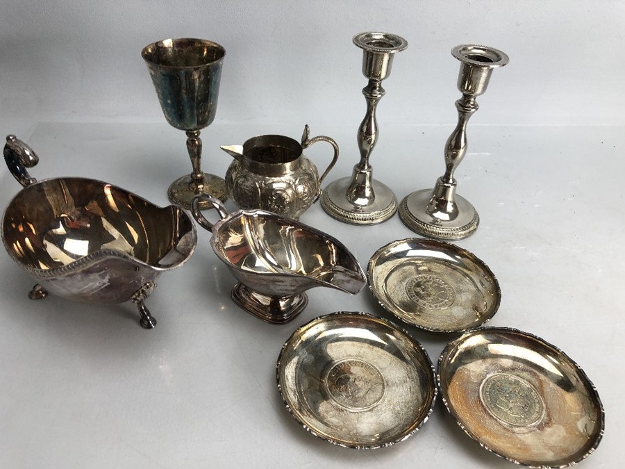 Collection of Silver plated items to include a pair of candlesticks, sauce boats, pin dishes etc... - Image 8 of 8