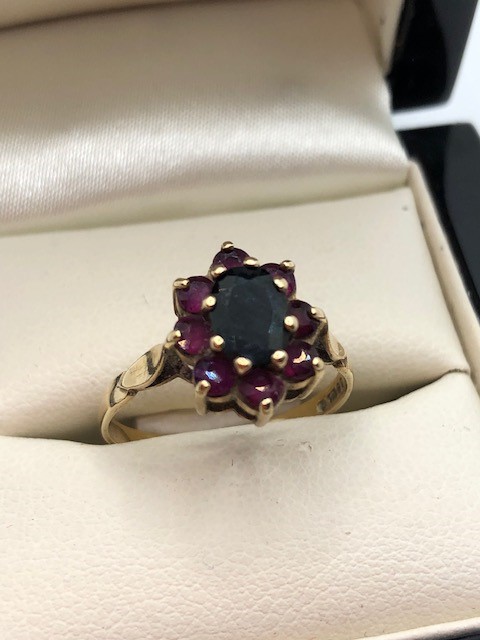 Hallmarked 9ct Gold daisy garnet ring size 'O' - Image 2 of 6