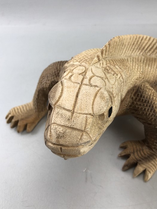 Wooden carved Iguana approx 48cm long - Image 4 of 6