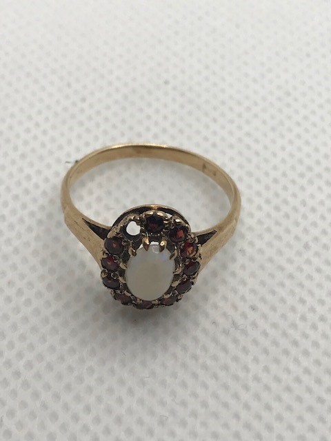 Three 9ct Gold rings - Image 2 of 5