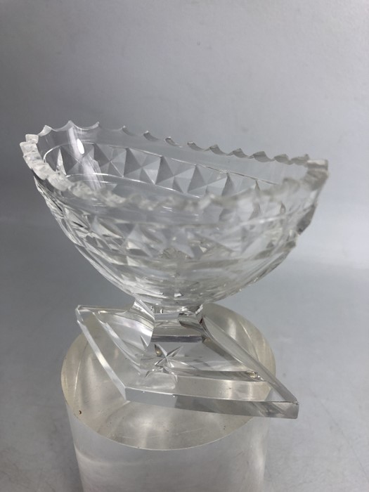 Two Glass Georgian boat shaped salts on stepped bases - Image 6 of 7