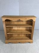 Pine bookcase with three shelves