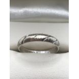 White Gold 18ct fully hallmarked 750 ring size 'R' approx 2.9g