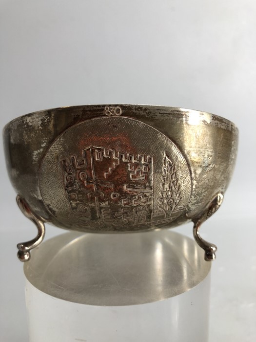 Silver Bowl marked 830 on three feet with embossed image of a castle/keep (approx 93.3g & diam 10. - Image 4 of 6