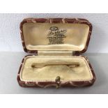 9ct Gold tie pin in presentation box approx 2.6g