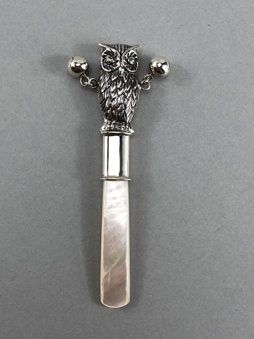 Silver babies rattle with mother of pearl handle - Image 3 of 6