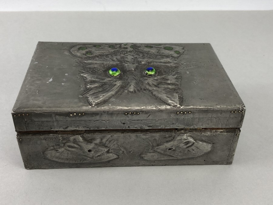 Pewter box decorated with a cat and mice to the sides stamped "AK" to the reverse - Image 6 of 8