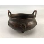 Small Chinese bronze censer, approx 8cm in diameter