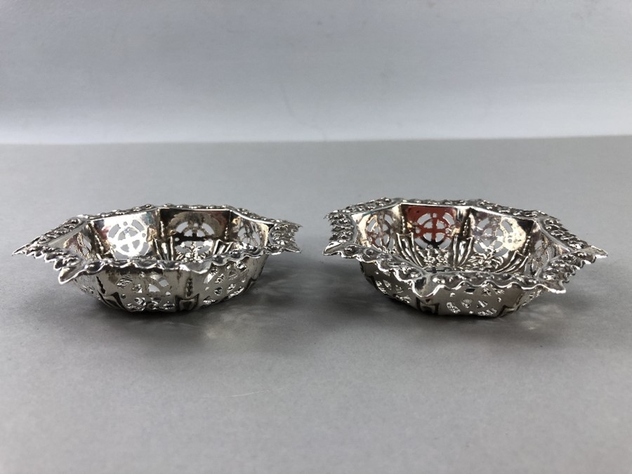 Pair of Hallmarked Silver octagonal pierced bowls 1903 by CP&Co approx 35g & 9cm across - Image 2 of 5