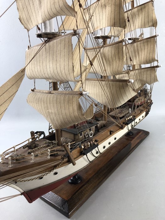 Wooden scale model of a three mast clipper 'Siglo XIX' displayed on a plinth. Length approx 85cm - Image 10 of 12