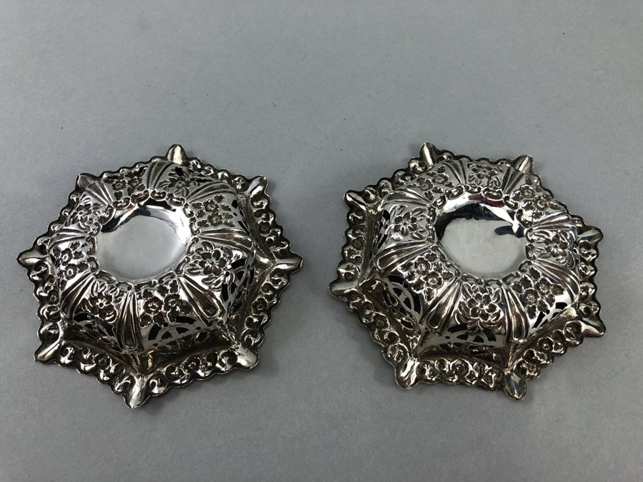 Pair of Hallmarked Silver octagonal pierced bowls 1903 by CP&Co approx 35g & 9cm across - Image 5 of 5