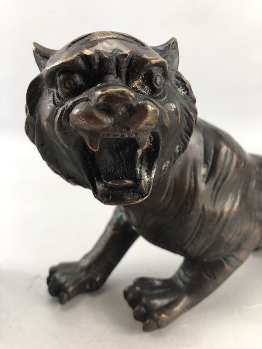 Bronze figure of a tiger, approx 30cm in length - Image 5 of 7