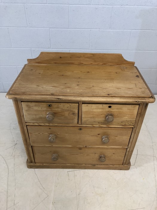 Small antique pine chest of four drawers with upstand, approx 90cm x 46cm x 85cm - Image 2 of 7