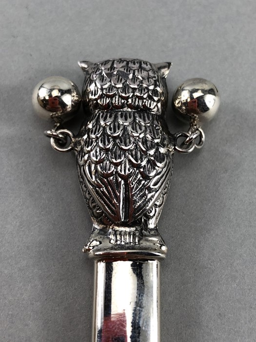 Silver babies rattle with mother of pearl handle - Image 5 of 6