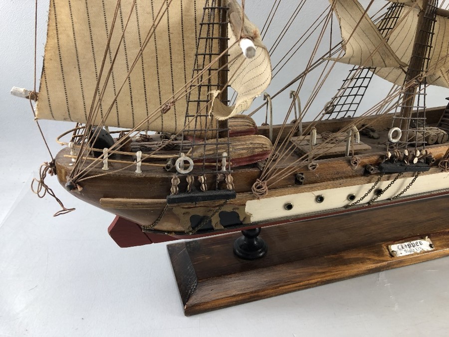 Wooden scale model of a three mast clipper 'Siglo XIX' displayed on a plinth. Length approx 85cm - Image 3 of 12