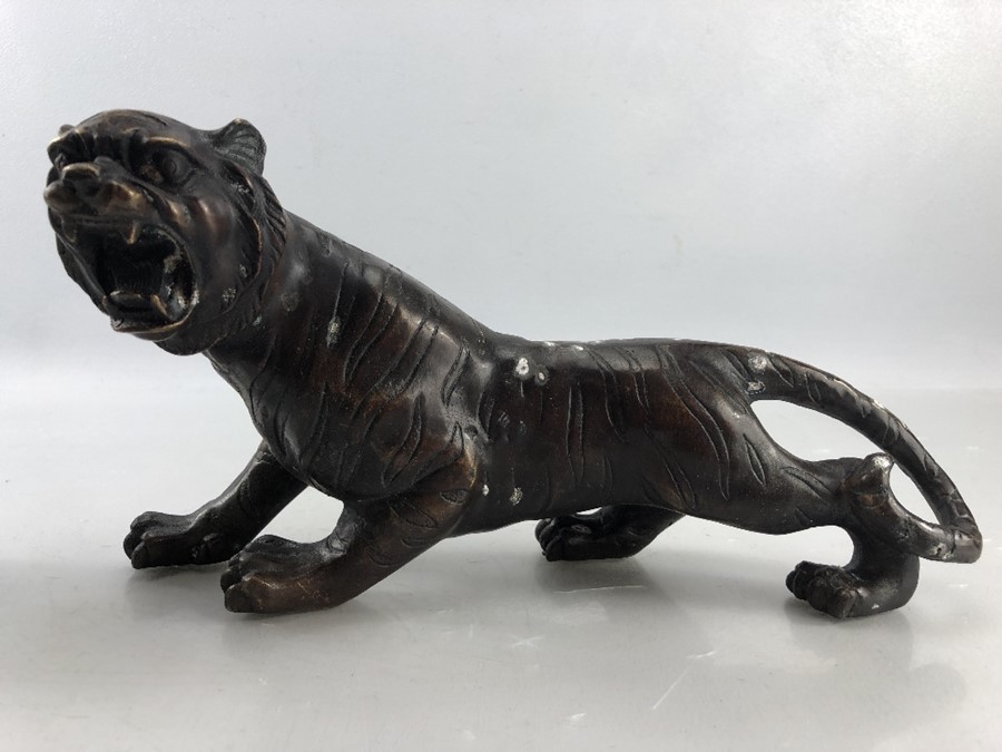 Bronze figure of a tiger, approx 30cm in length - Image 6 of 7