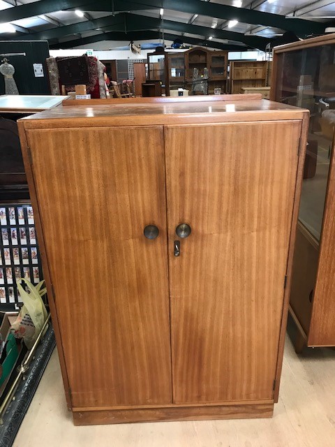 Small Mid Century gentleman's wardrobe / cupboard by Tudor Rose, approx 84cm x 47cm x 123cm tall - Image 3 of 6