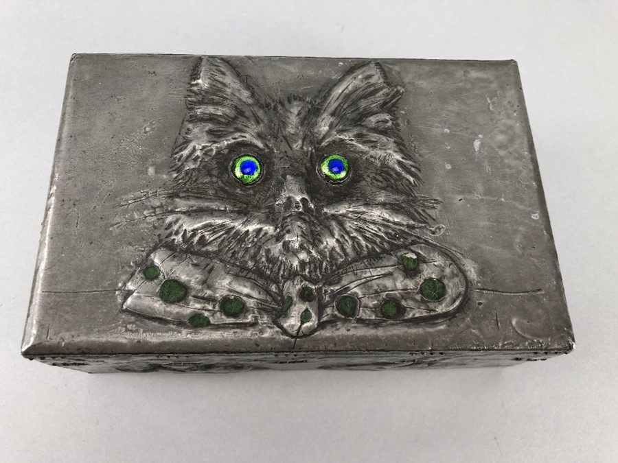 Pewter box decorated with a cat and mice to the sides stamped "AK" to the reverse - Image 2 of 8