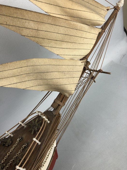 Wooden scale model of a three mast clipper 'Siglo XIX' displayed on a plinth. Length approx 85cm - Image 7 of 12