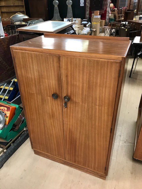 Small Mid Century gentleman's wardrobe / cupboard by Tudor Rose, approx 84cm x 47cm x 123cm tall - Image 2 of 6