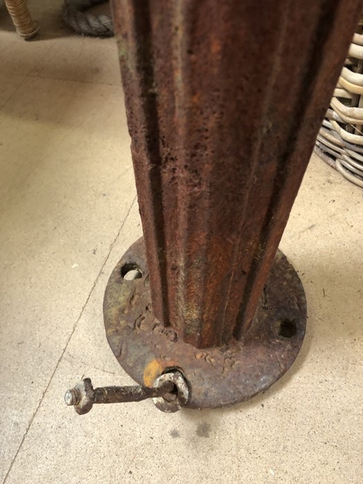 Large vintage cast iron water pump - Image 4 of 5