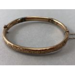9ct Gold Bangle fullly hallmarked with safety chain A/F (approx 6.6g)