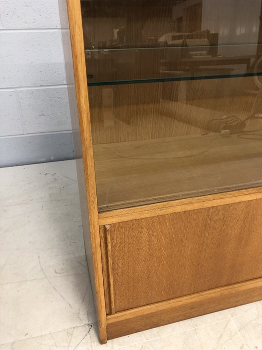 Mid Century G-Plan shelving unit with sliding door cupboards under and glass shelves above, approx - Image 3 of 7