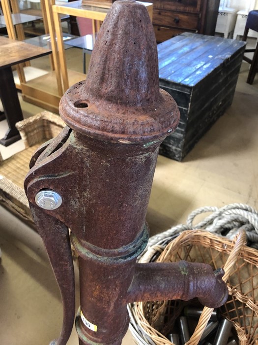 Large vintage cast iron water pump - Image 2 of 5