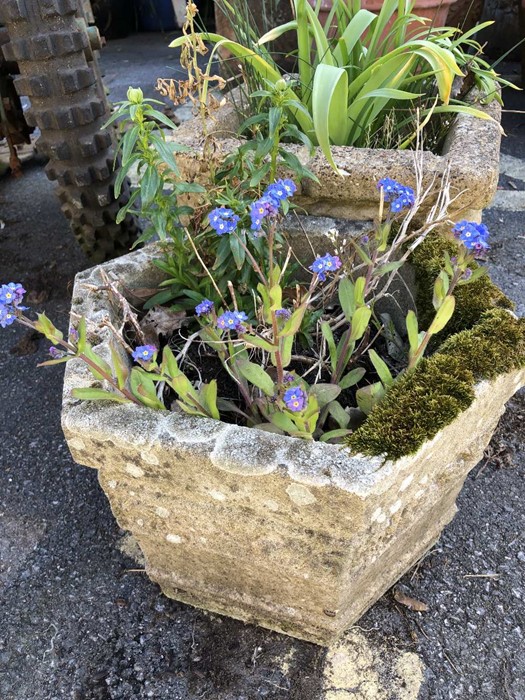 Hexagonal garden planter and a square garden planter - Image 3 of 3