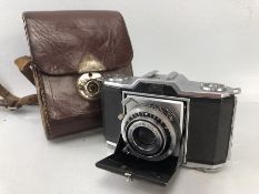 Rare Zeiss Ikonta 522/24 35mm camera, late 1940s, Zeiss Tessar 45mm F/2.8, with leather case (A/F)