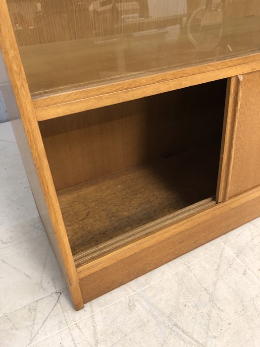 Mid Century G-Plan shelving unit with sliding door cupboards under and glass shelves above, approx - Image 7 of 7