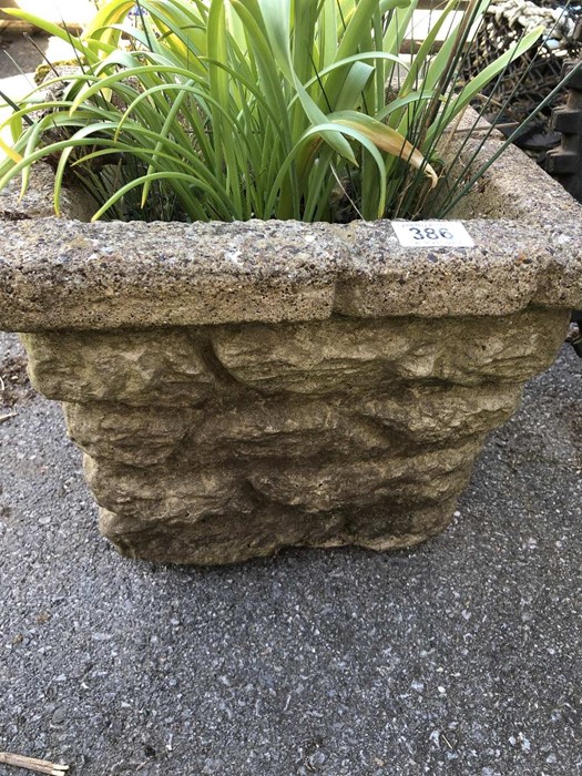 Hexagonal garden planter and a square garden planter - Image 2 of 3