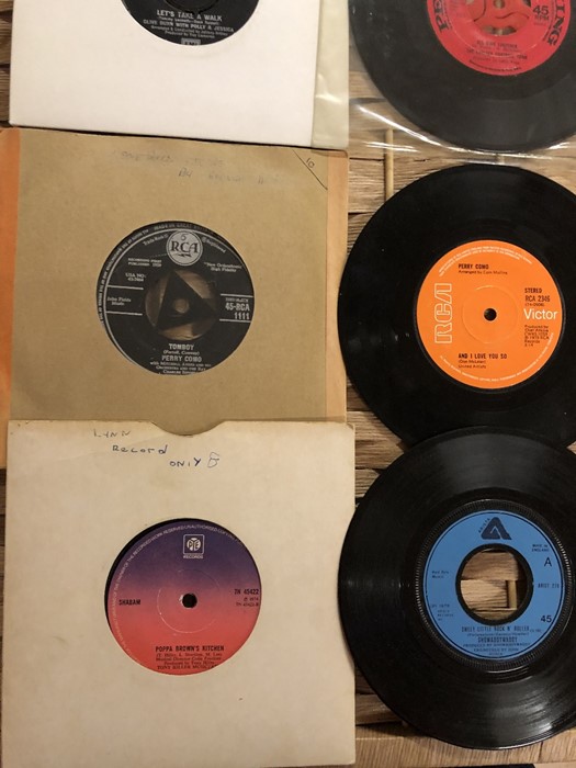 Collection of Vinyl 45's / singles to include The Drifters, Perry Como, Deep Purple etc - Image 4 of 5