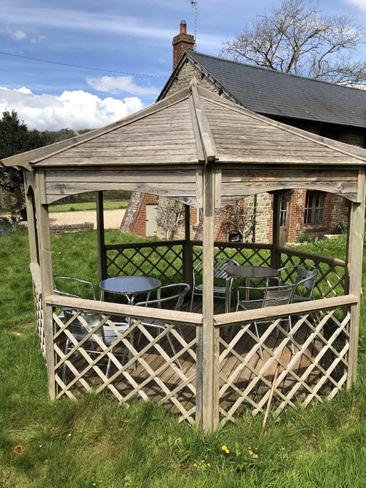 Octagonal wooden garden pagoda (to be dismantled and collected by buyer) - Image 7 of 7