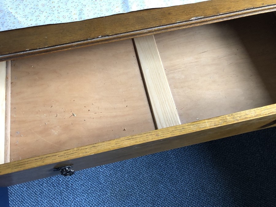 Oak chest of three drawers (bed 10) - Image 3 of 3