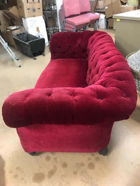 Chesterfield two seater sofa in Red velvet fabric, approx 180cm in length - Image 14 of 17