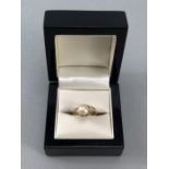 18ct Gold ring with offset mount supporting a large Pearl size 'J' (approx 3.6g)